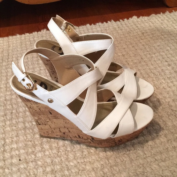 guess white wedges